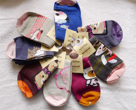 好女春華品牌女襪 精選高品質(zhì)，舒適與時(shí)尚并存