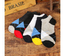 今夏必buy！潮流襪子新風尚，穿出你的個性態度